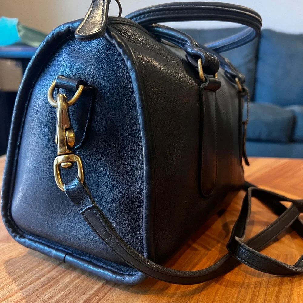 VINTAGE CÓRNER: COACH DESIGNER BONNIE CASHIN Black Leather Handbag with Strap - Picture 10 of 12